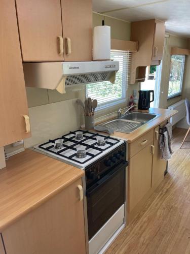 keuken, Casa Elixa prachtige stacaravan met heerlijke overkapping in Verspreide huizen Eext