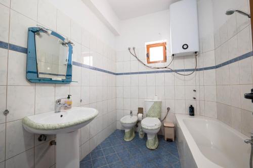 Two-Bedroom House image 7