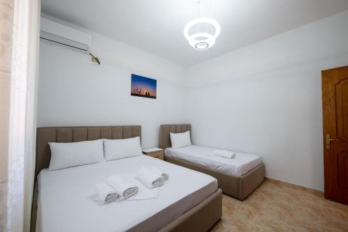 Two-Bedroom House image 4
