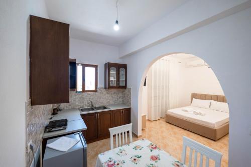 Two-Bedroom House image 3
