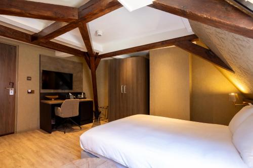 Deluxe Double Room image 5