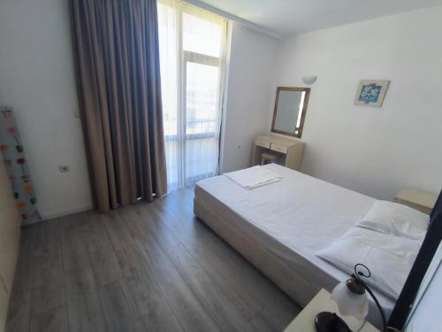 One-Bedroom Apartment with Free Wifi image 6