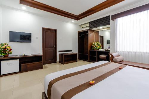 Deluxe Double or Twin Room image 8