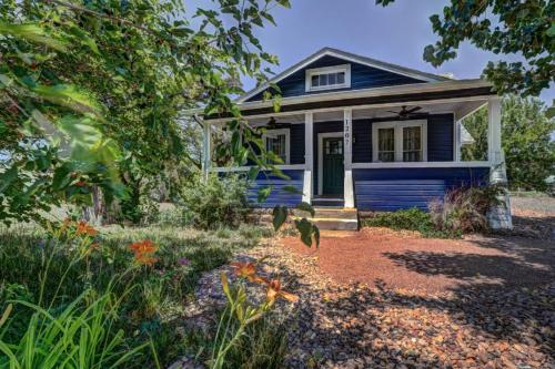 Charming 3BR Farmhouse Near Trails & Town