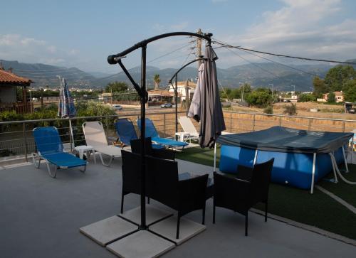 Red Harmony by the sea Pool and balcony in Mpournias