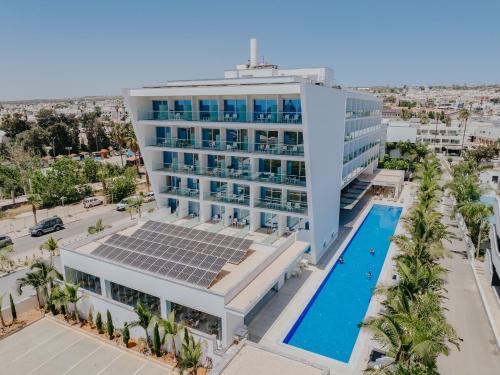 Tasia Maris Seasons Hotel