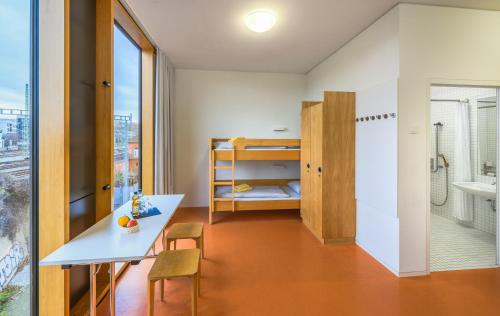 room detail thumbnail 1