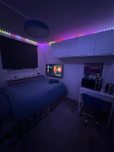 Room 3 minute drive from Luton Airport - Luton