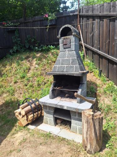Chatka u Podolského mostu - Temešvár - 5 lůžek (Chatka u Podolskeho mostu - Temesvar - 5 luzek) in Jetetice