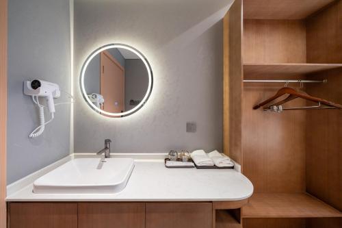 room detail thumbnail 2