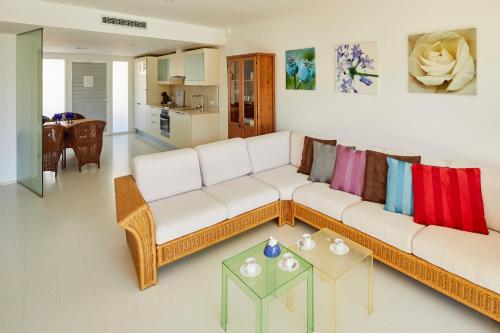 Two-Bedroom Apartment (5 Adults) image 10