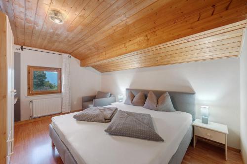 Two-Bedroom Deluxe Apartment with Garden View