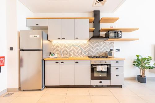 Located Minutes walk to Dubai Hills Park, Near Dubai Hills Mall , Socio Tower 1, Dubai Hills by Deluxe Holiday Homes, Dubai (Foto 2)