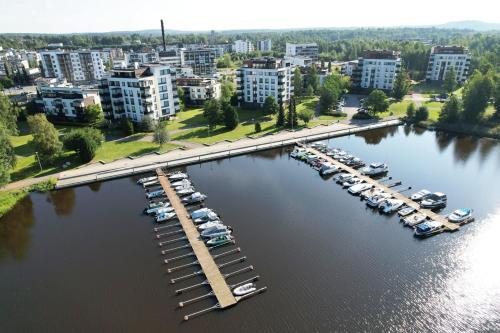 Avara huoneisto Verkatehtaan vieressä (Avara huoneisto Verkatehtaan vieressa) in Hämeenlinna