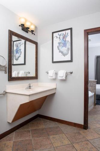 Wyndham Glacier Canyon 1BR Apartment with Resort Access - image 11