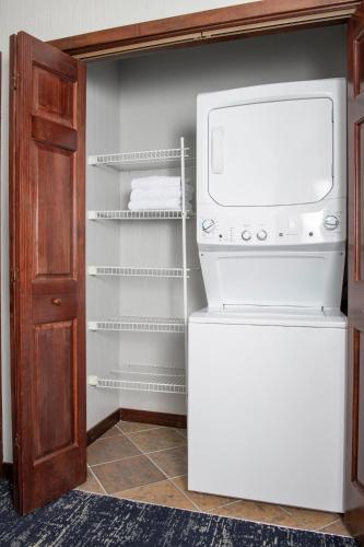 Wyndham Glacier Canyon 1BR Apartment with Resort Access - image 3