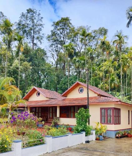 Halli Bailu Cottages in Somvarpet