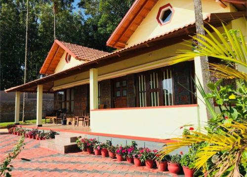 Halli Bailu Cottages in Somvarpet