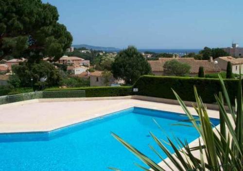 Studio Mezzanine 4 personnes PISCINE VUE MER - Location saisonnière - Cavalaire-sur-Mer