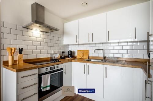 2BR River View Apartment Near MediaCityUK By Paul & Malin Properties Holiday Lets Salford, Manchester (Foto 4)