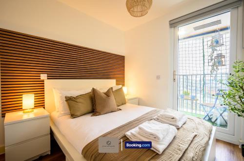 2BR River View Apartment Near MediaCityUK By Paul & Malin Properties Holiday Lets Salford, Manchester (Foto 3)