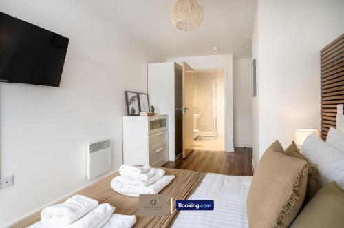 2BR River View Apartment Near MediaCityUK By Paul & Malin Properties Holiday Lets Salford, Manchester (Foto 9)