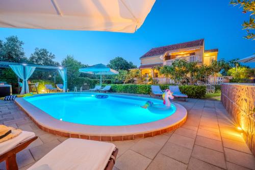 4 bedrooms, 6 beds