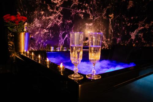 L'Aphrodite, Suite de LUXE - Love room - JACUZZI in Briey