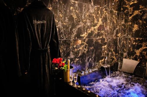 L'Aphrodite, Suite de LUXE - Love room - JACUZZI in Briey