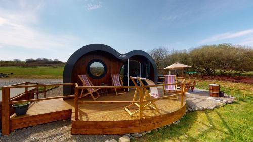 Surrounding environment, Let's Glamp Retro - Beatles in Troedyraur
