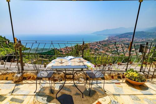 Dimora Concept - Ca' Franca - Sea View Terrace and Private parking gîte à louer Borgio Verezzi