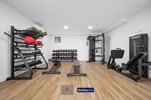3 Bedroom Apartment By Paul & Malin Properties Short Lets & Serviced Accommodation Stretford With Free Parking & Gym Access, Манчестер (фото 10)