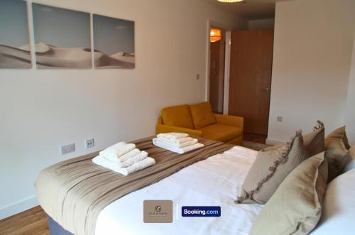 3 Bedroom Apartment By Paul & Malin Properties Short Lets & Serviced Accommodation Stretford With Free Parking & Gym Access, Манчестер (фото 7)
