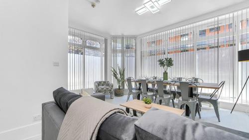 Your London Base 5BR Spacious Home for 11