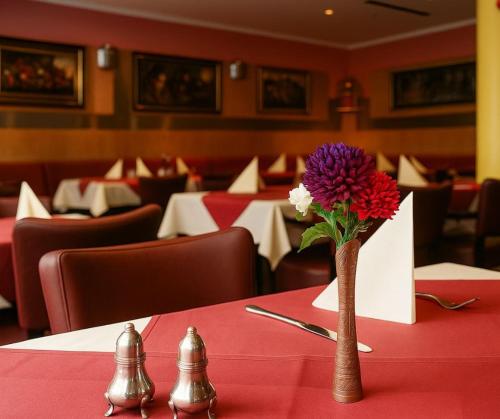 Plaza Hotel & Living Frankfurt - main image