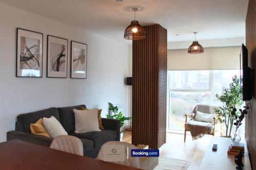 3 Bedroom Apartment By Paul & Malin Properties Short Lets & Serviced Accommodation Stretford With Free Parking & Gym Access, Манчестер (фото 3)