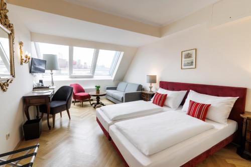 Superior Double Room image 6
