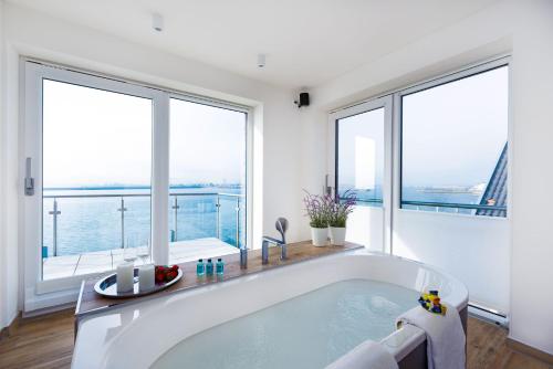 Sea 65 – Ihre Ferienwohnung direkt am Wasser im Ostsee Resort Olpenitz in Olpenitz