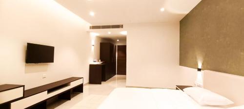 The Palazzo Chakolas - image 2