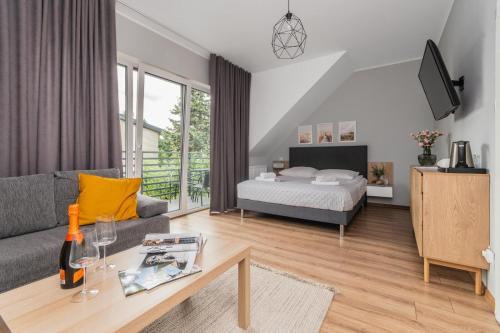 2 twin beds, 1 sofa bed