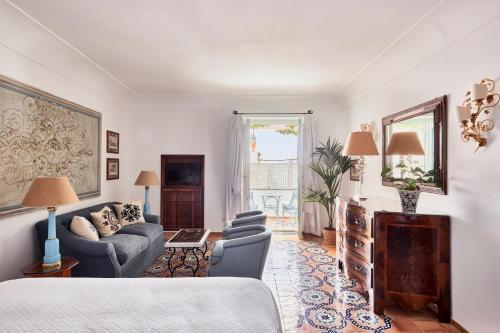 Double or Twin Room with Pool View image 5