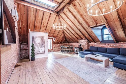 Lofty Ambition - Stunning West End Rooftop Retreat