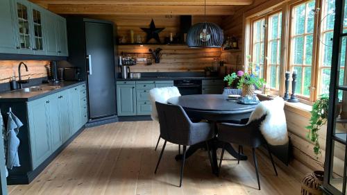Luxury family house "Berg" with outdoor sauna, hot tub and lake view in Ovre Ramse