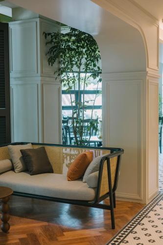 Legacy Hill Hotel – Kuching, CA