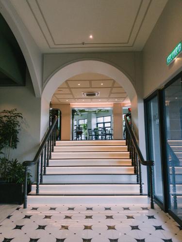 Legacy Hill Hotel – Kuching, CA