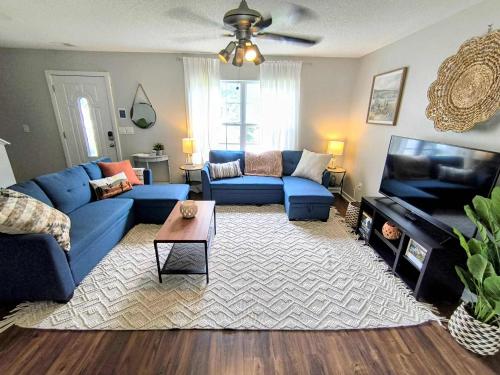 The Columbia Crash Pad Near Bases, USC, Shops in Columbia, USA