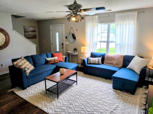 The Columbia Crash Pad Near Bases, USC, Shops in Columbia, USA