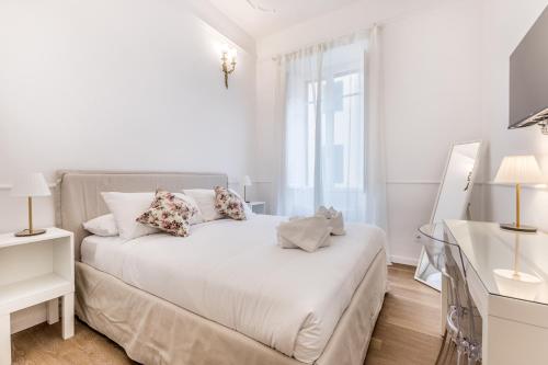 Elegant 3-bedroom apartment near the Metro, Rzym