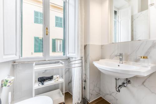 Elegant 3-bedroom apartment near the Metro, Rzym (zdjęcie 5)