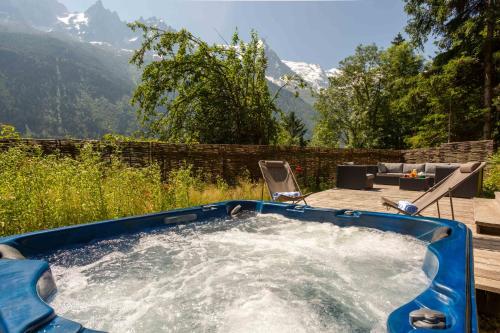 جاكوزي, Chalet La Source - Chamonix All Year in لا فراسي